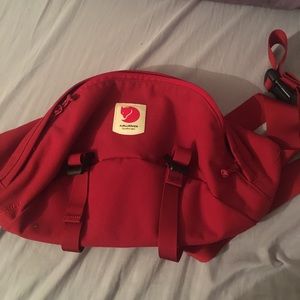 NWOT Fjallraven Large Red Fanny Pack
